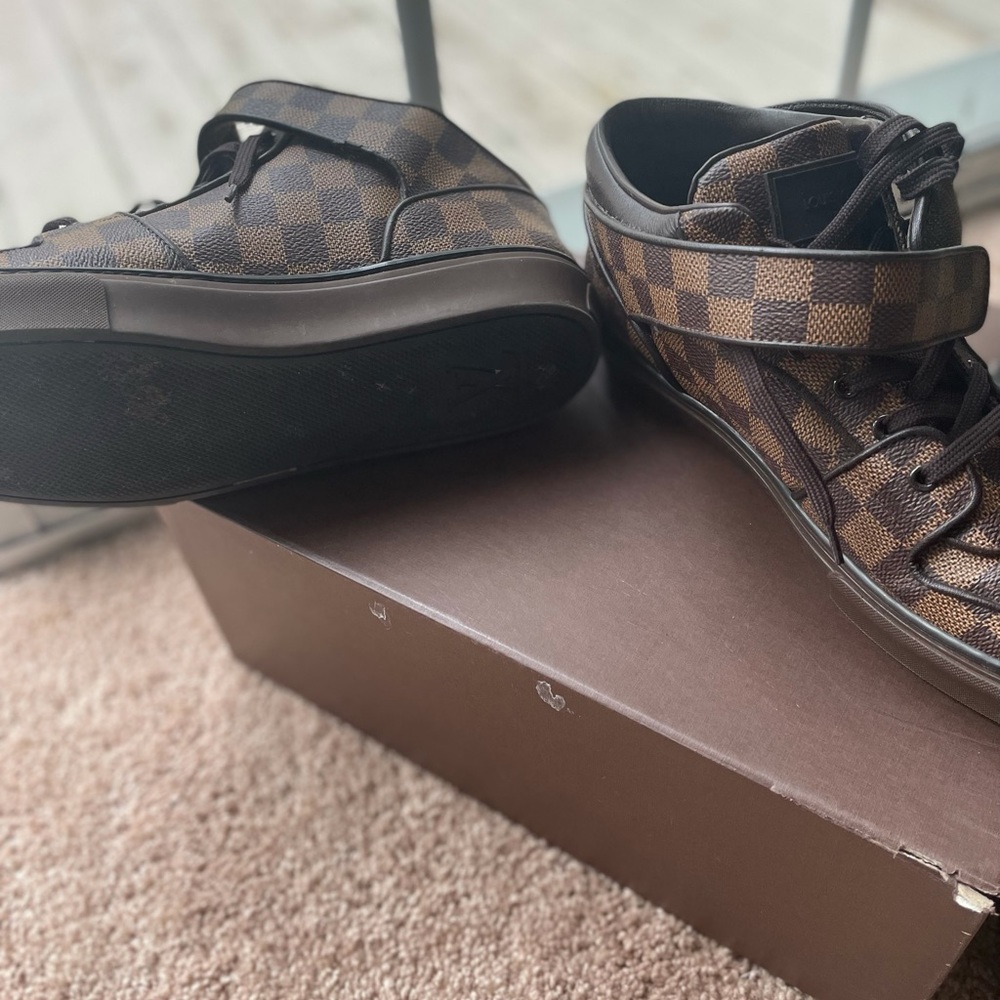 9.5 men’s Louis Vuitton tennis shoe - Picture 3 of 7